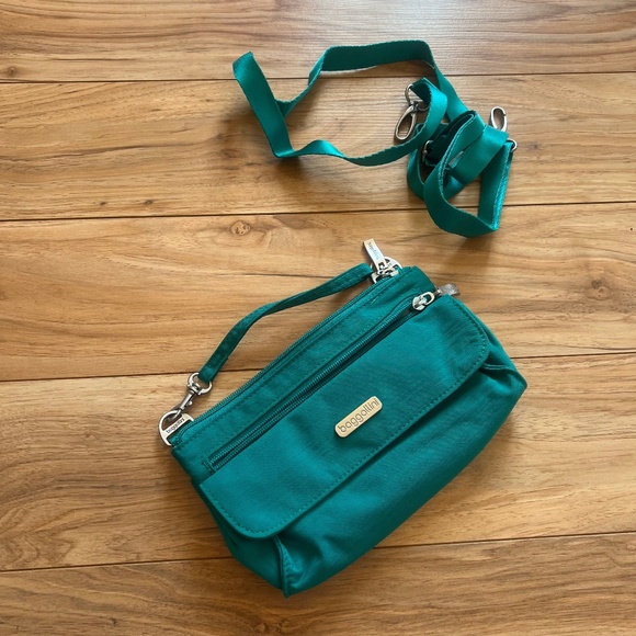 Never used Turquoise Baggallini bag - Picture 1 of 4